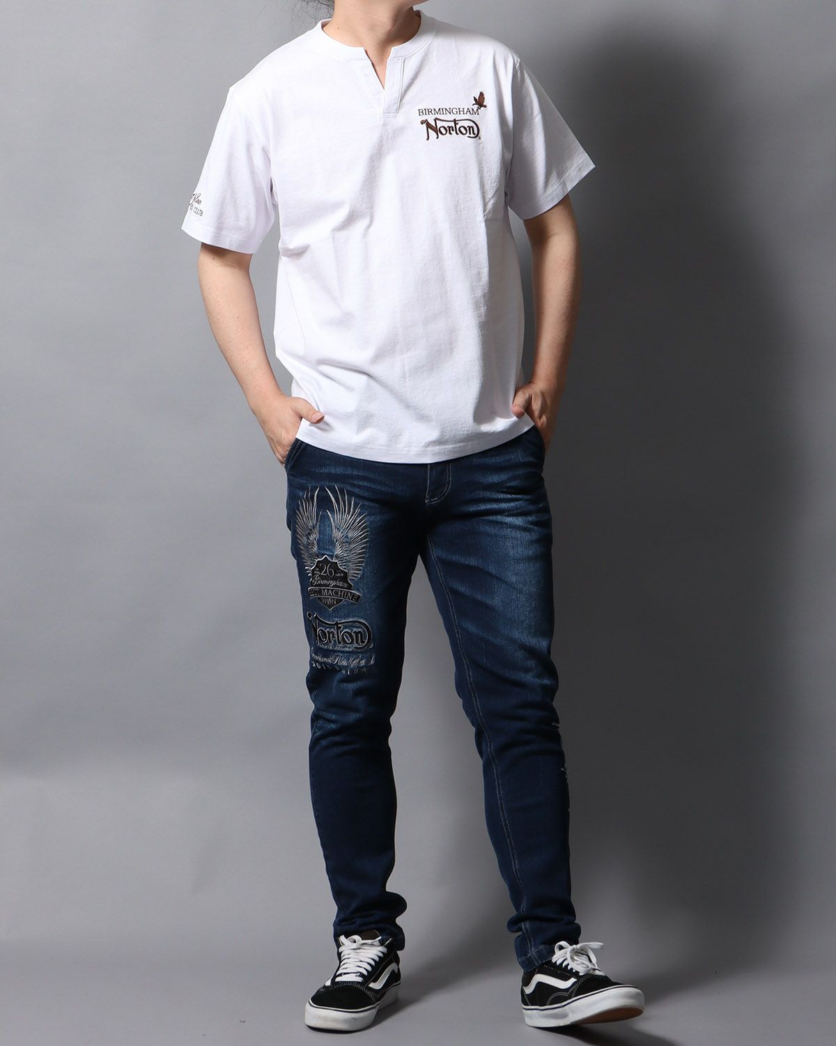 ホワイト：178cm/75kg(Lサイズ着用)