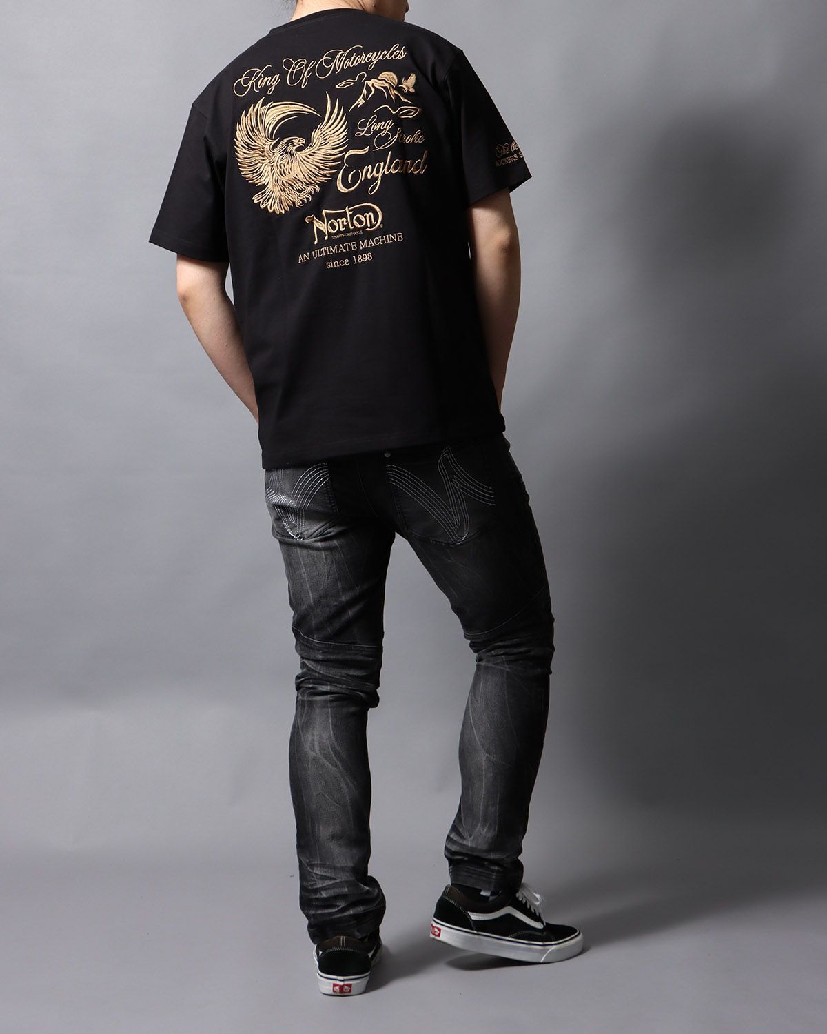 ブラック：178cm/75kg(Lサイズ着用)