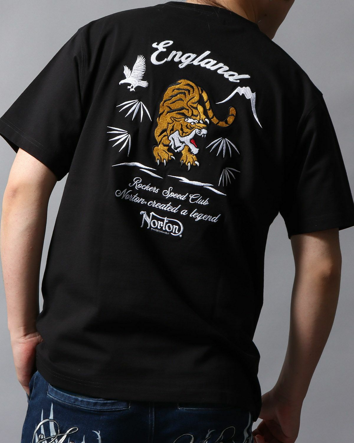 ブラック：178cm/75kg(Lサイズ着用)