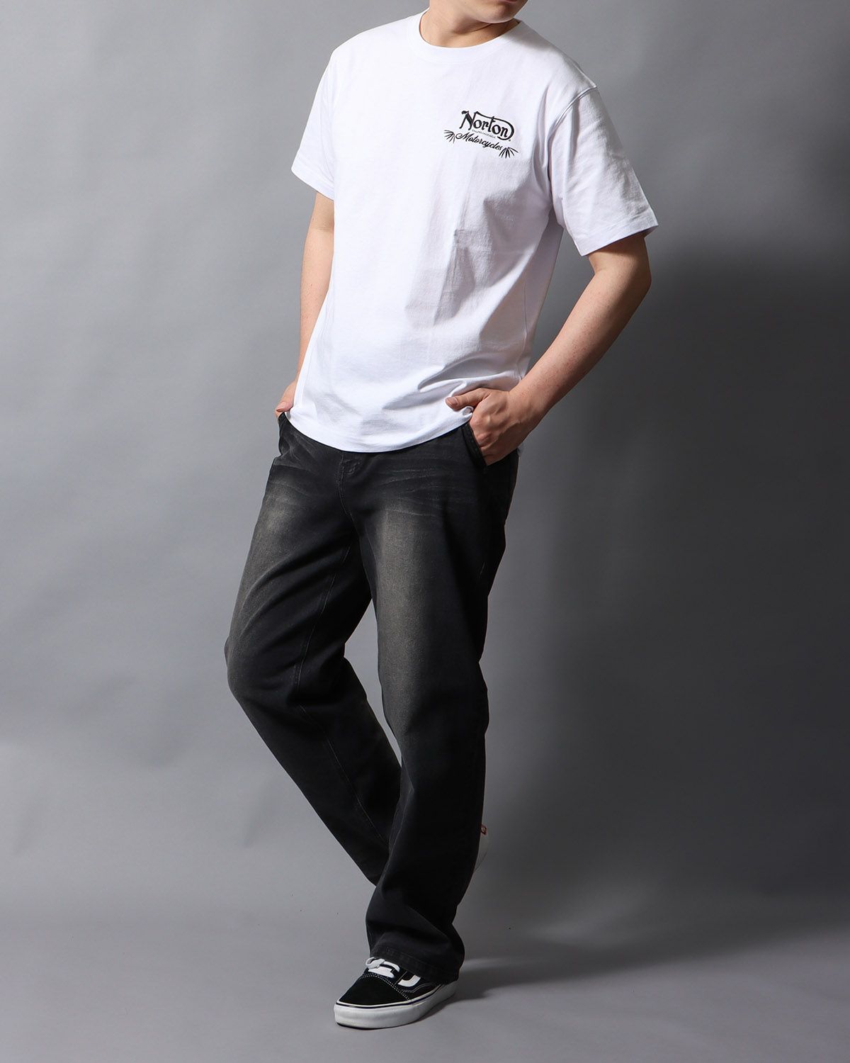 ホワイト：178cm/75kg(Lサイズ着用)