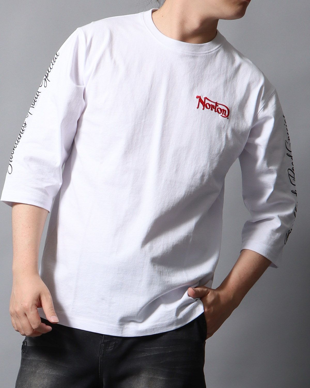 ホワイト：178cm/75kg(Lサイズ着用)