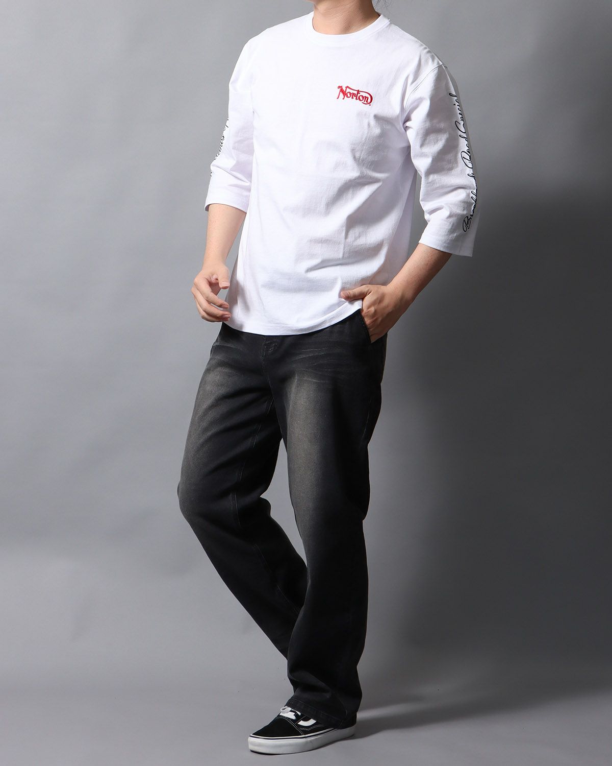 ホワイト：178cm/75kg(Lサイズ着用)