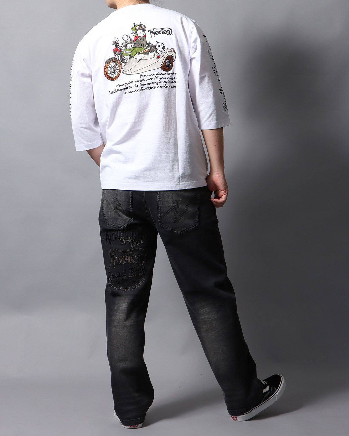 ホワイト：178cm/75kg(Lサイズ着用)