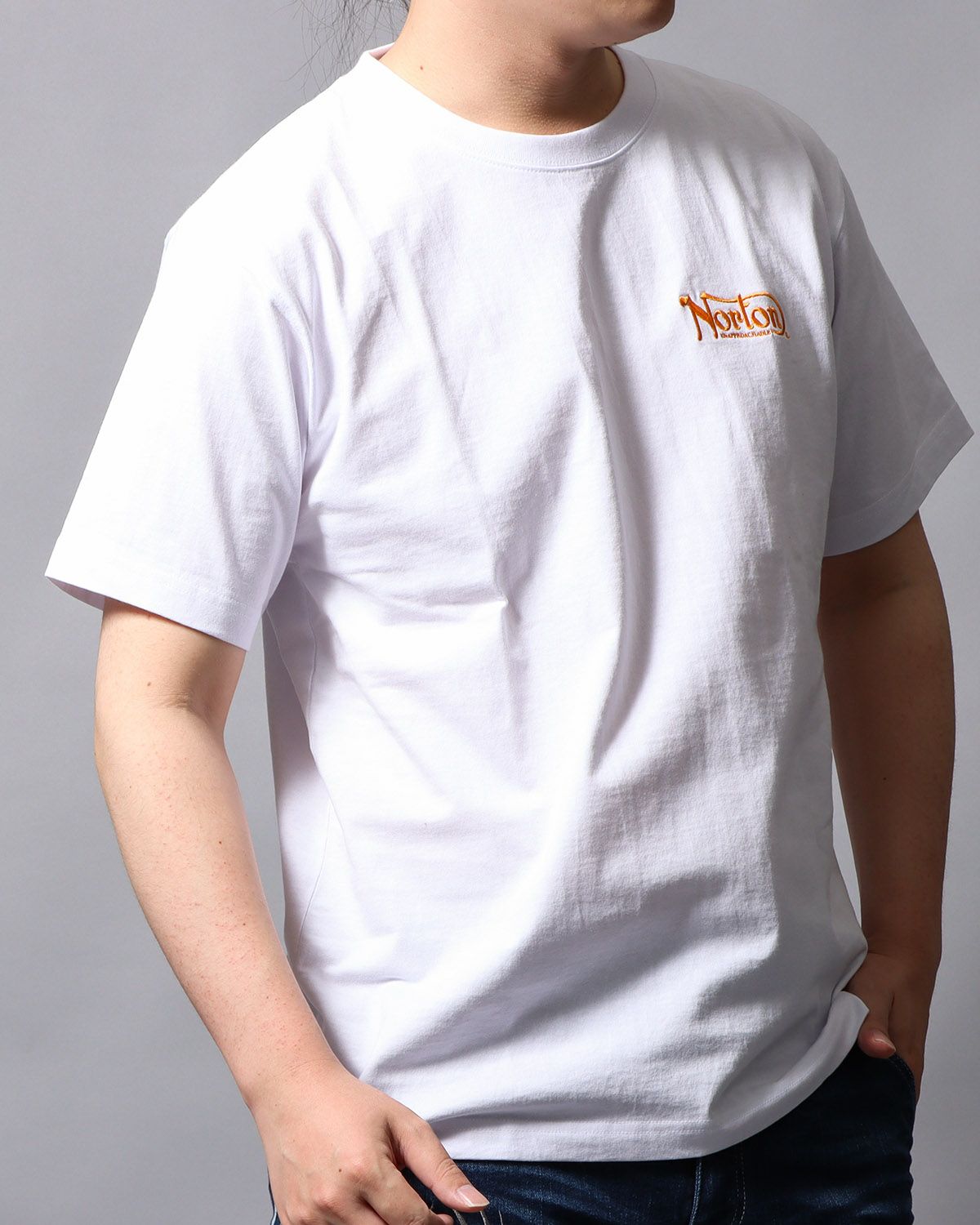 ホワイト：178cm/75kg(Lサイズ着用)