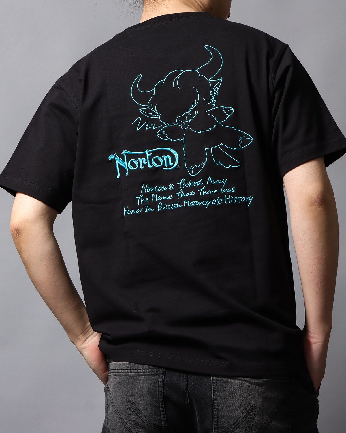 ブラック：178cm/75kg(Lサイズ着用)