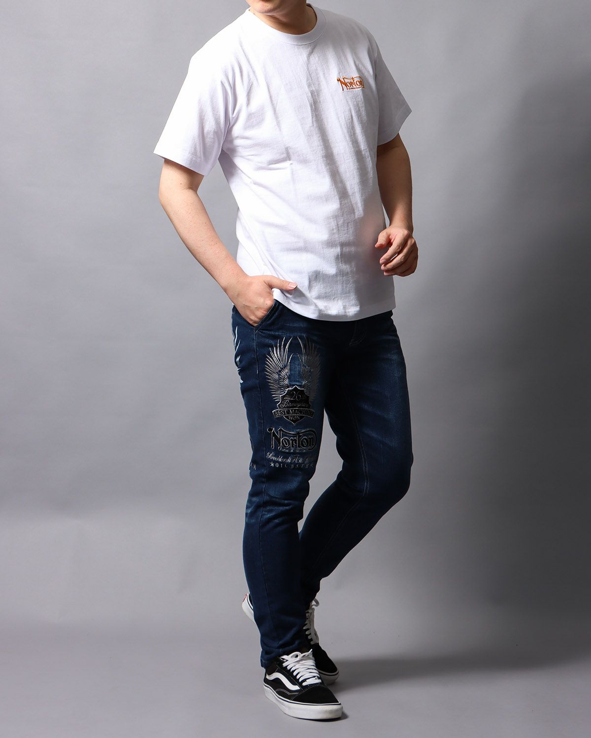 ホワイト：178cm/75kg(Lサイズ着用)