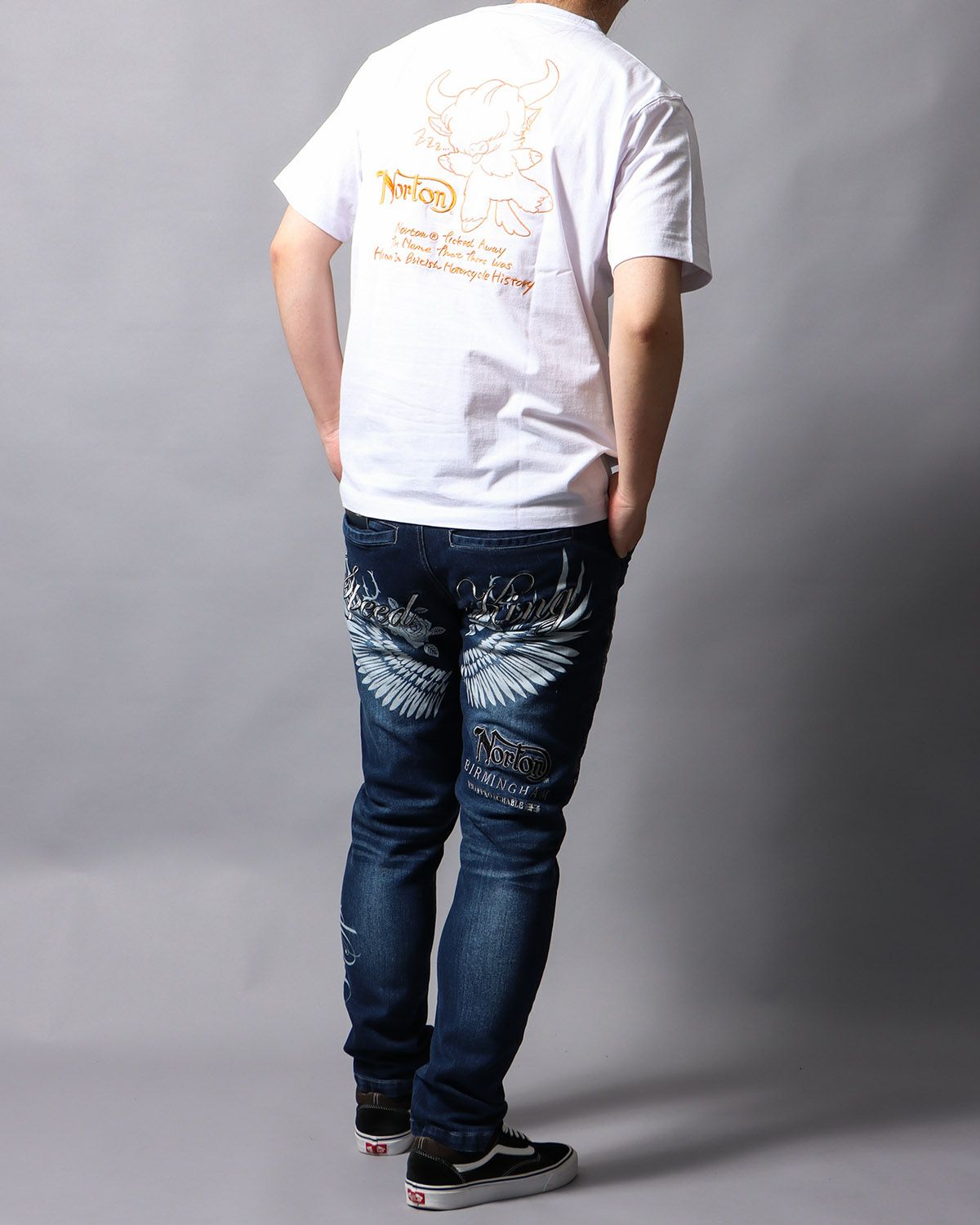 ホワイト：178cm/75kg(Lサイズ着用)