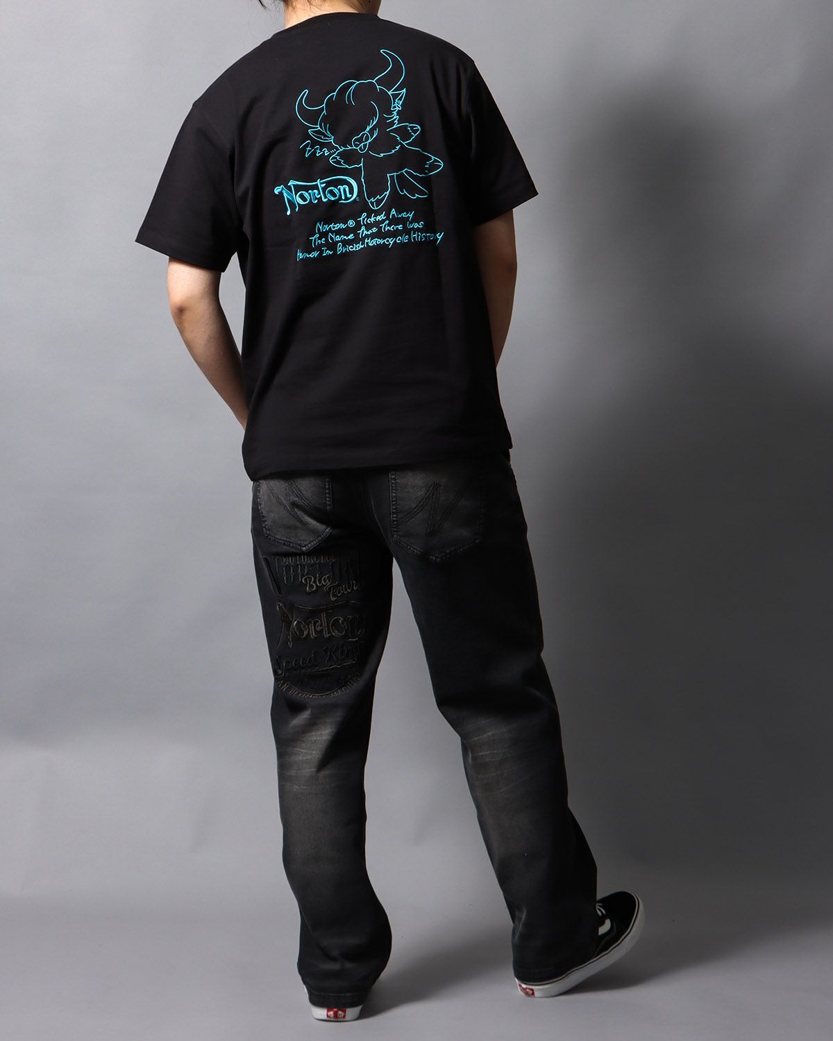 ブラック：178cm/75kg(Lサイズ着用)