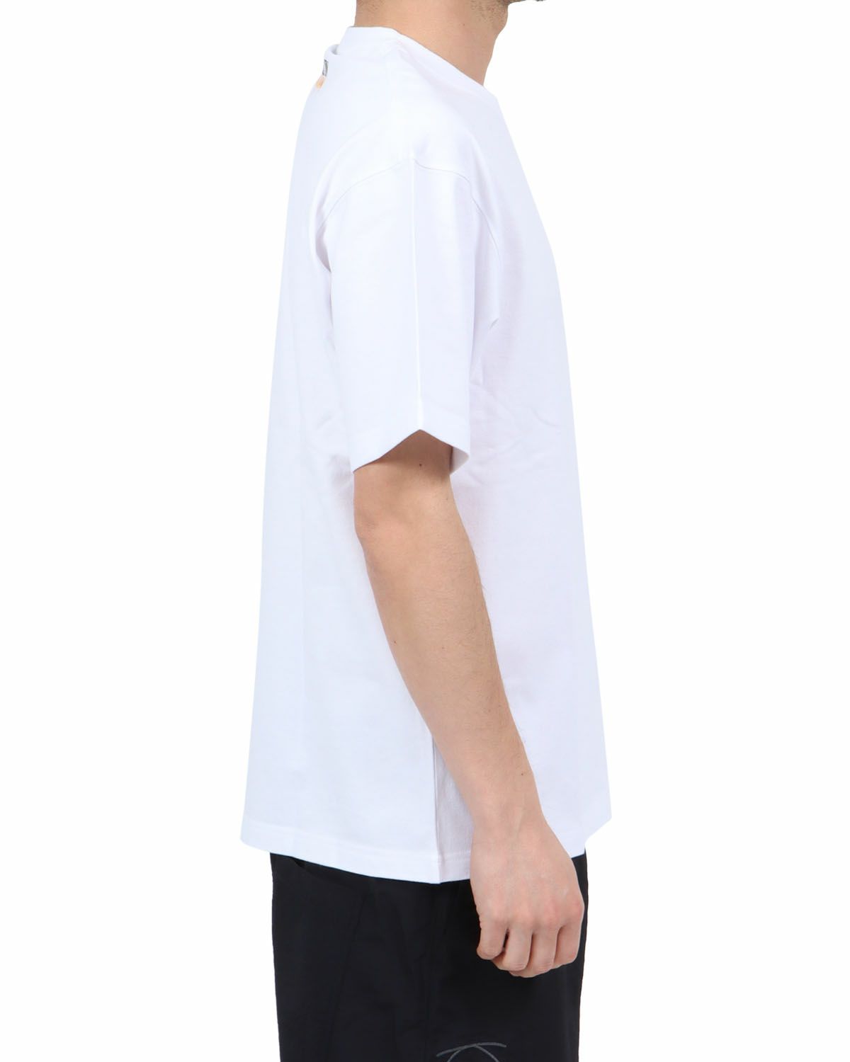 ホワイト：180cm67kg(Lサイズ着用)