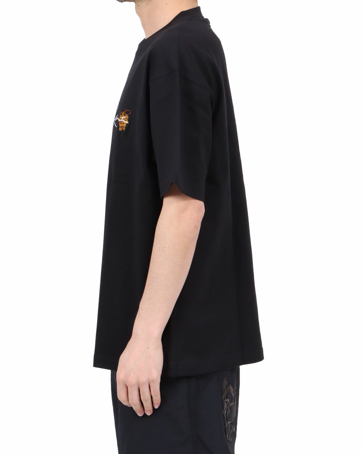 ブラック：180cm67kg(Lサイズ着用)