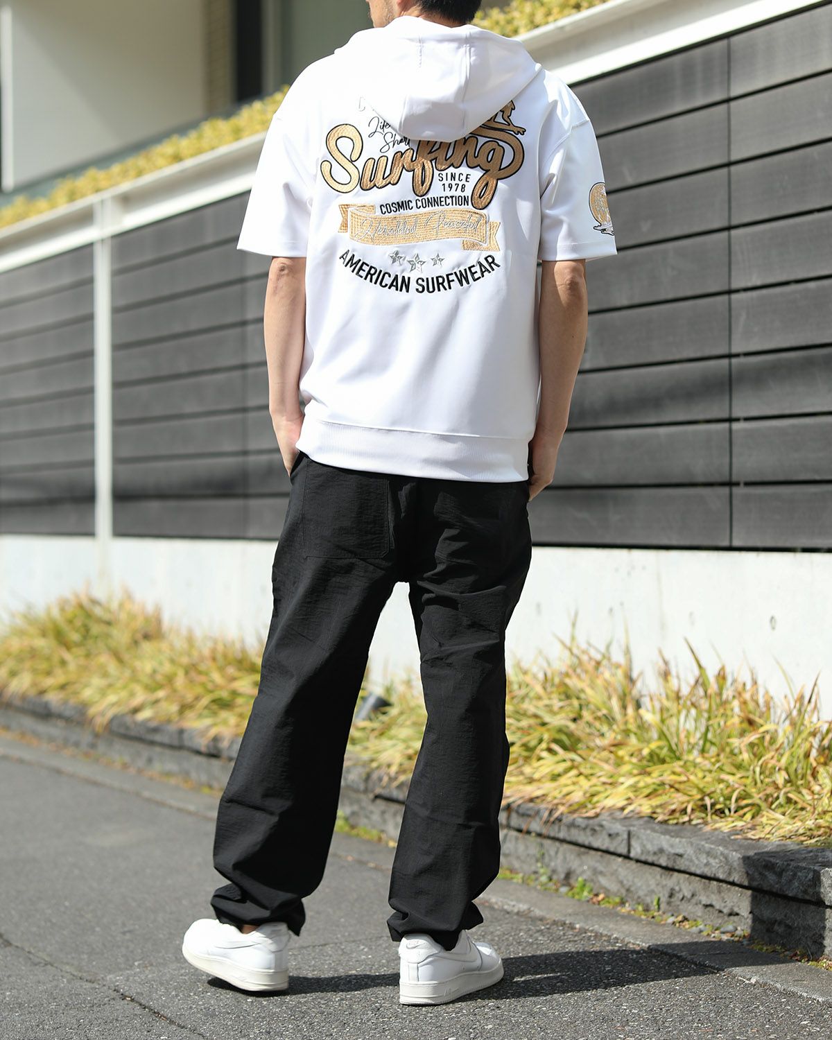 ホワイト：180cm67kg(Lサイズ着用)