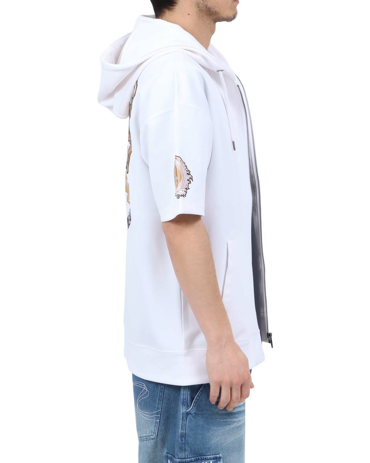 ホワイト：180cm67kg(Lサイズ着用)