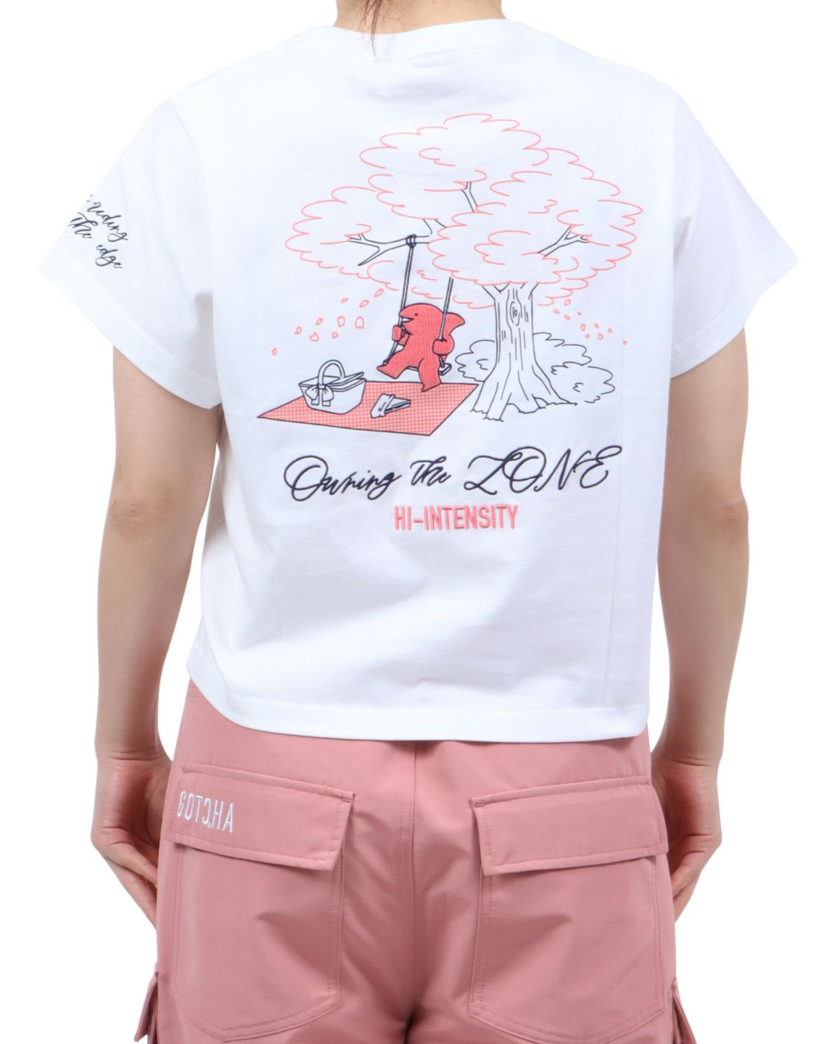 ホワイト：158cm(Mサイズ着用)