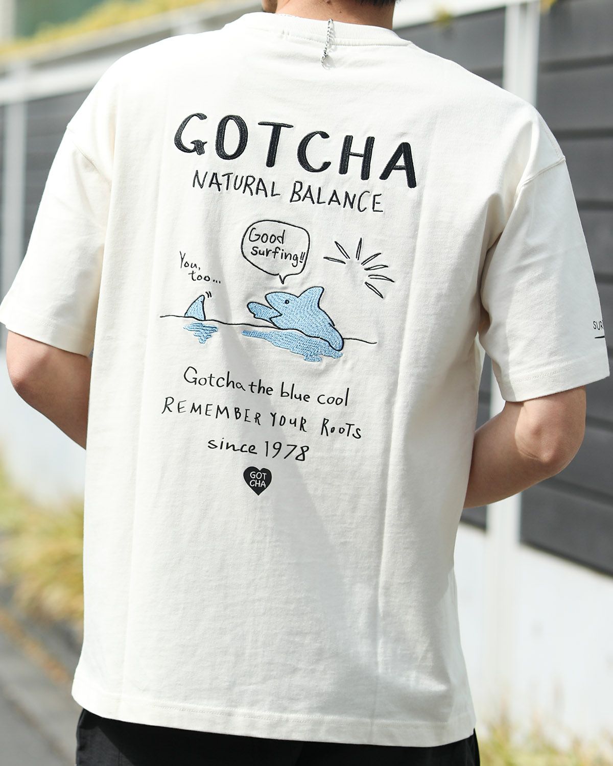 オフホワイト:180cm67kg(Lサイズ着用)