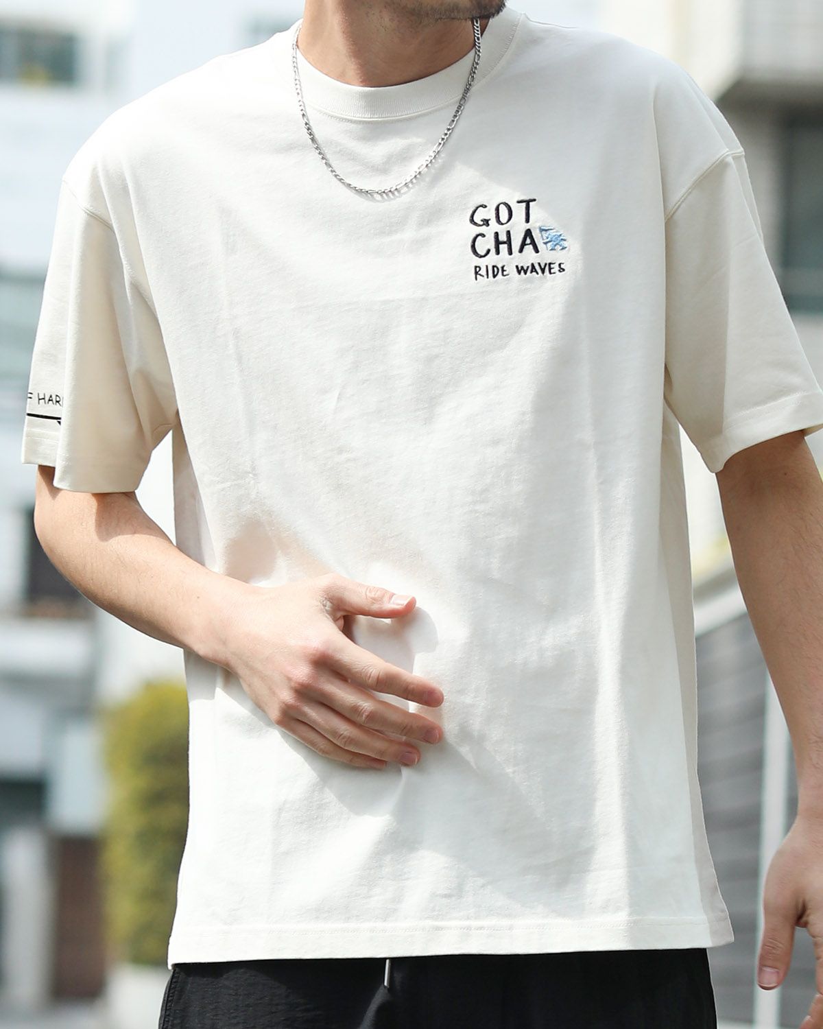 オフホワイト:180cm67kg(Lサイズ着用)