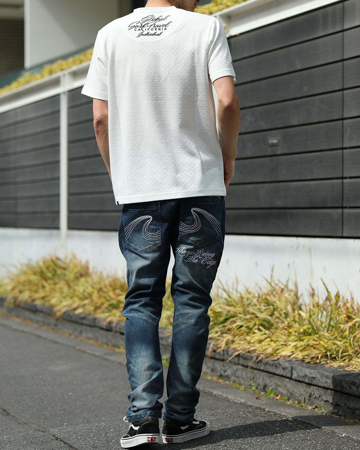 ホワイト：180cm67kg(Lサイズ着用)