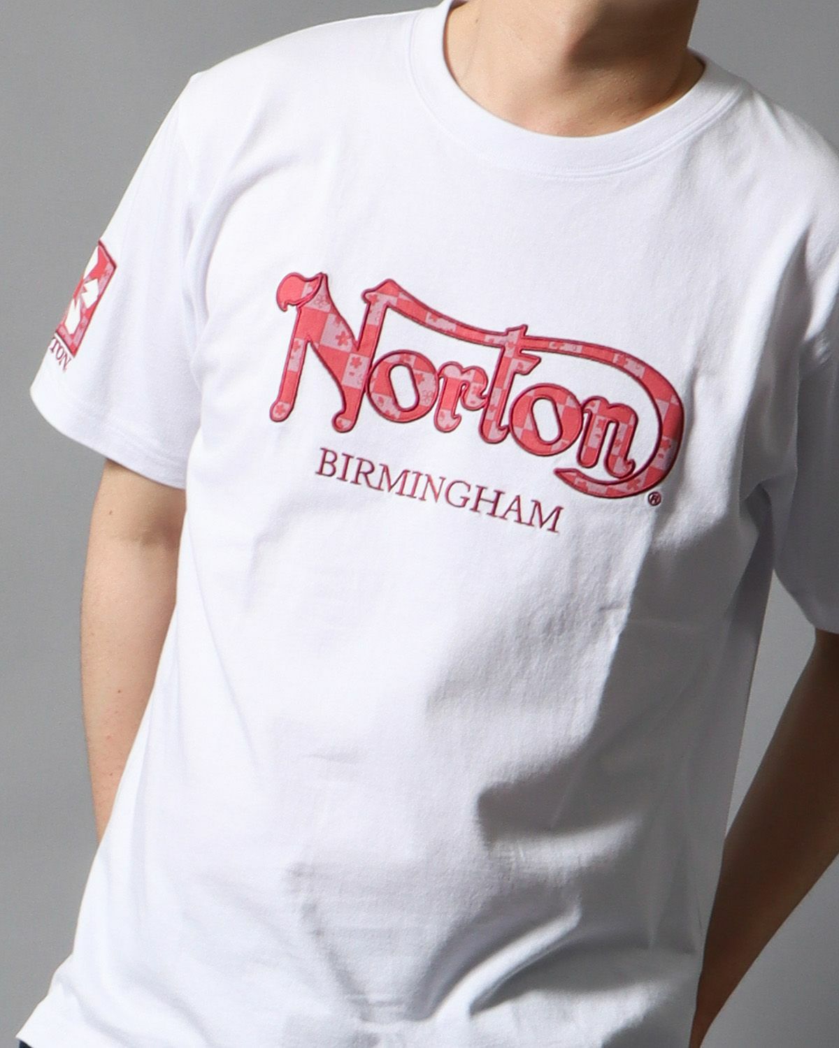 ホワイト：178cm/75kg(Lサイズ着用)