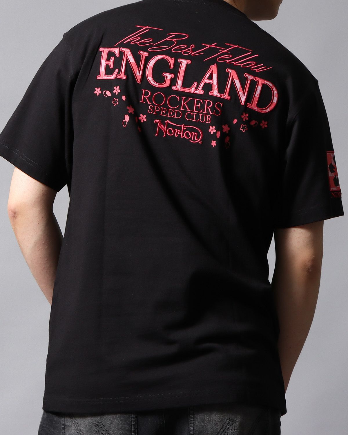 ブラック：178cm/75kg(Lサイズ着用)