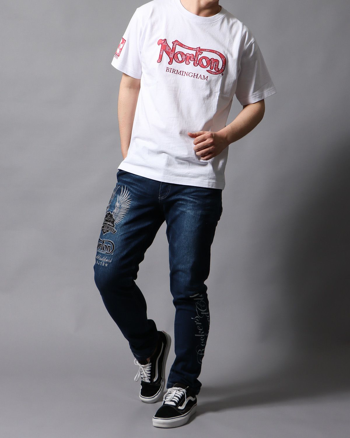 ホワイト：178cm/75kg(Lサイズ着用)