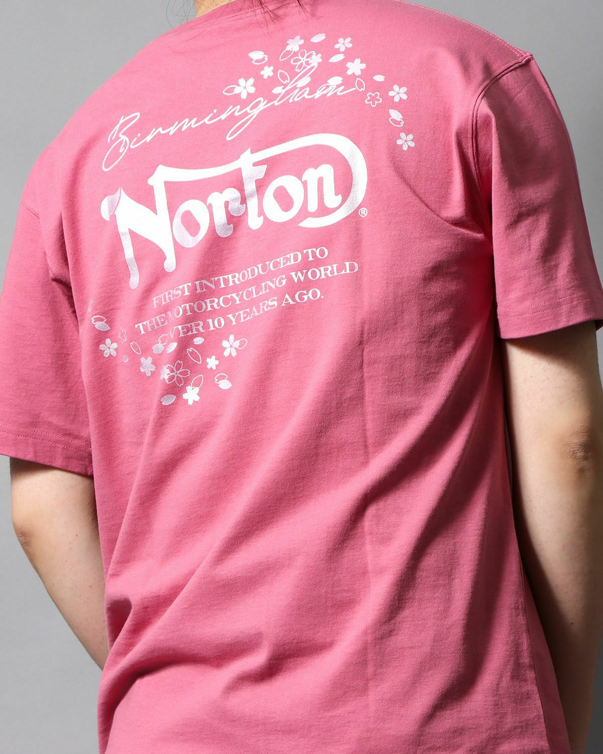 ピンク：178cm/75kg(Lサイズ着用)