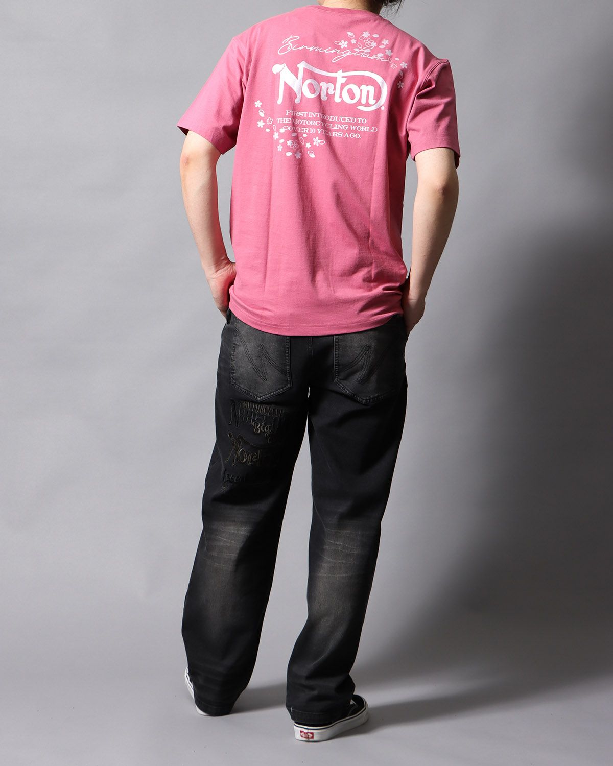 ピンク：178cm/75kg(Lサイズ着用)