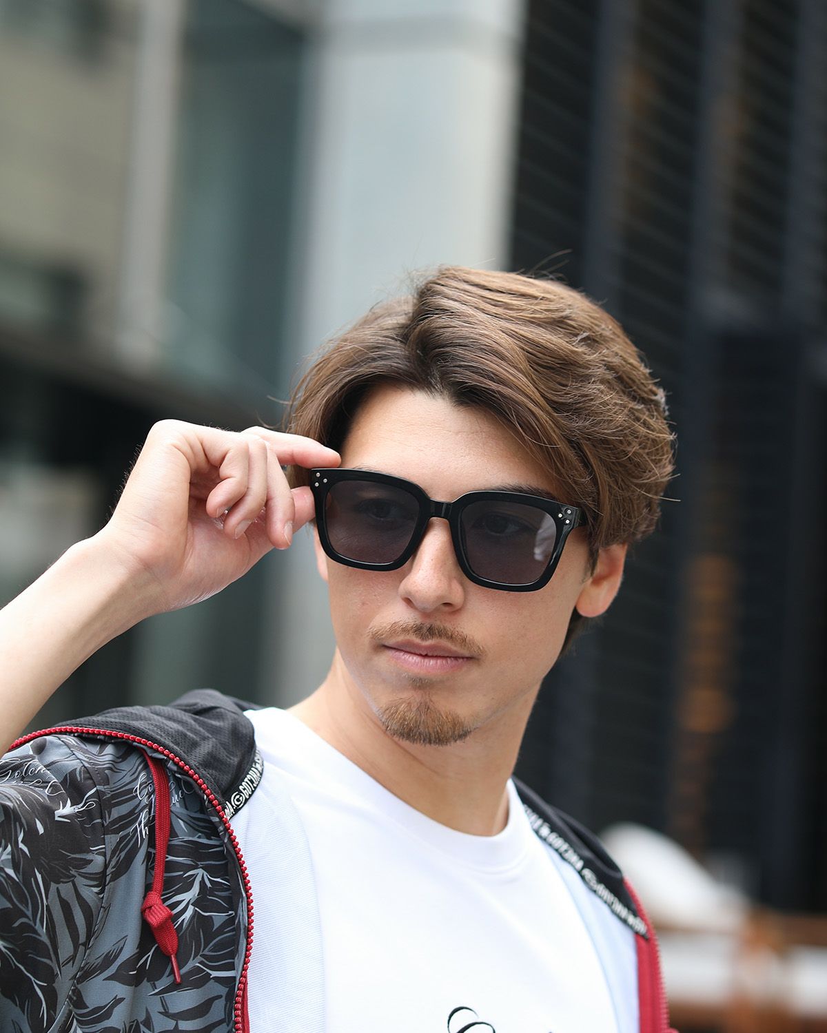 ブラック