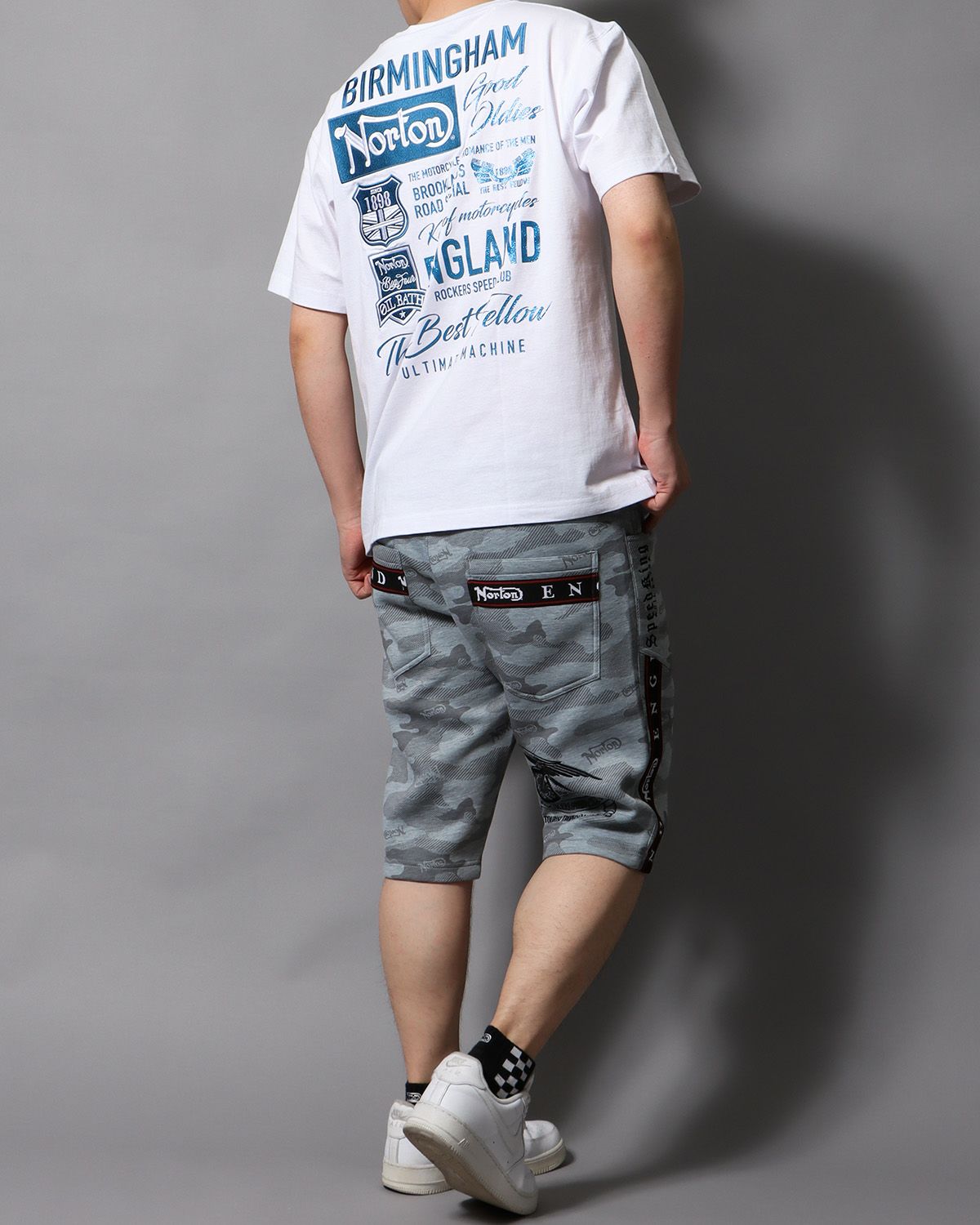 ホワイト：178cm/75kg(Lサイズ着用)