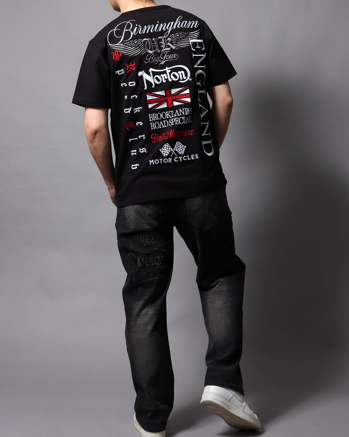 ブラック：178cm/75kg(Lサイズ着用)