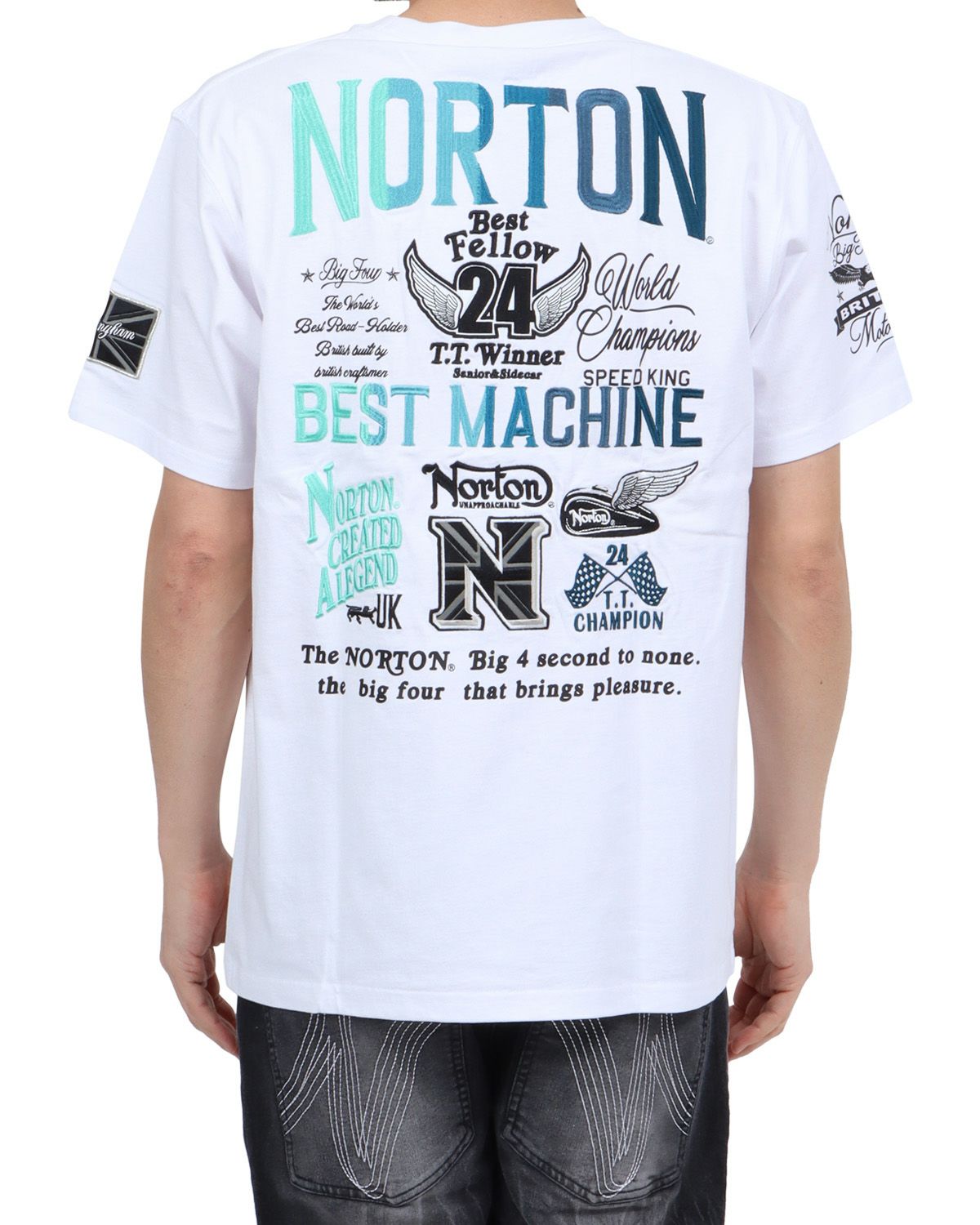 ホワイト：180cm67kg(Lサイズ着用)