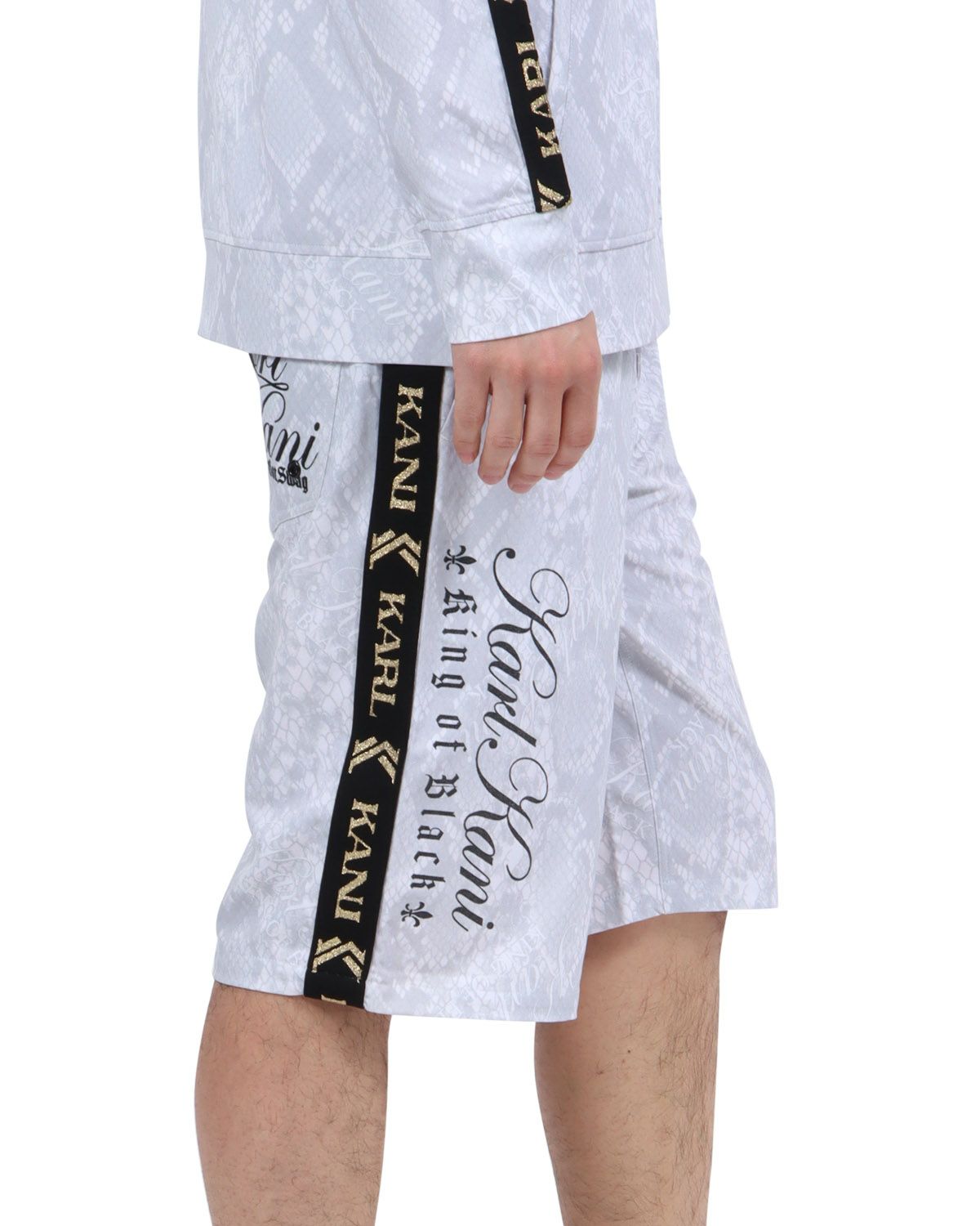 ホワイト：180cm67kg(Lサイズ着用)