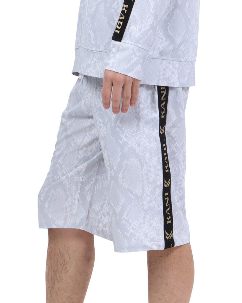 ホワイト：180cm67kg(Lサイズ着用)