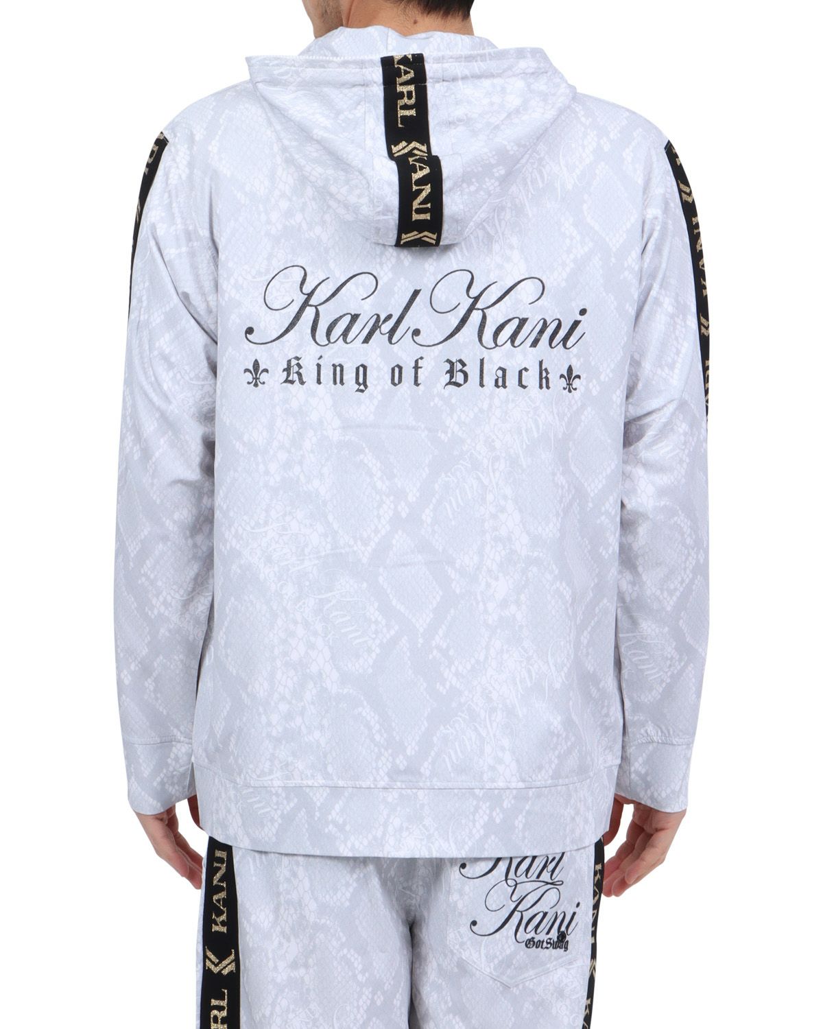 ホワイト：180cm67kg(Lサイズ着用)