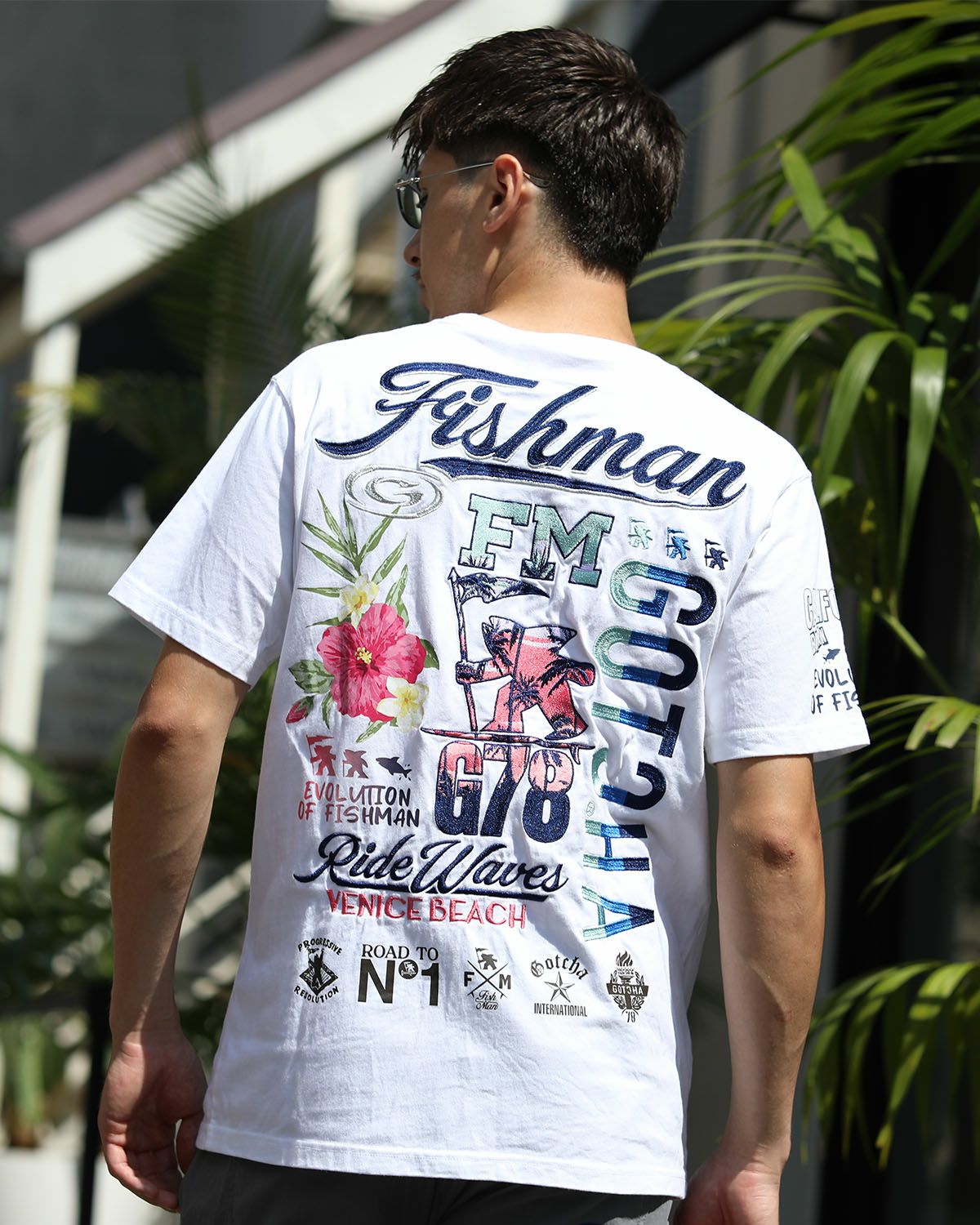 ホワイト：180cm70kg(Lサイズ着用)