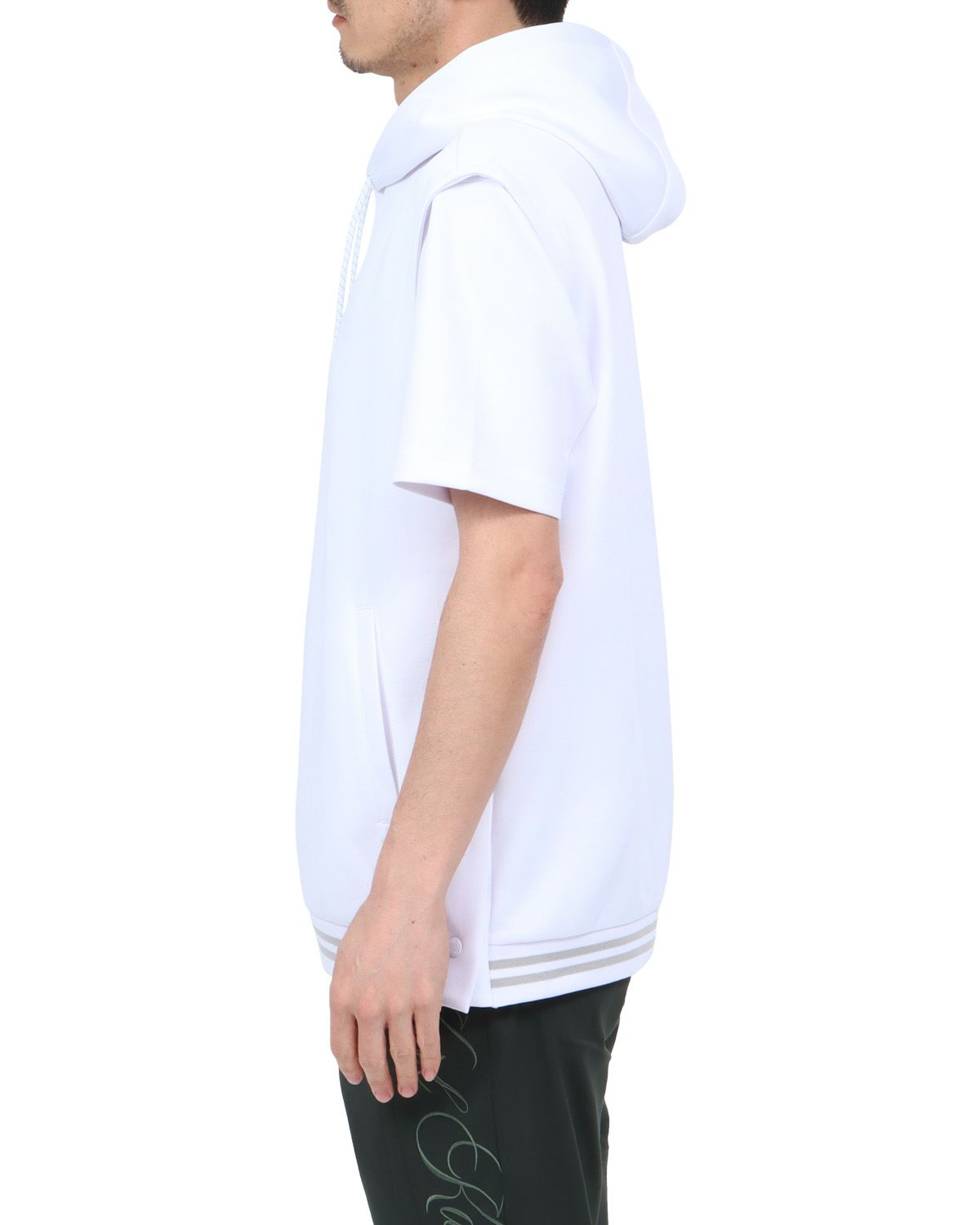 ホワイト：180cm67kg(Lサイズ着用)