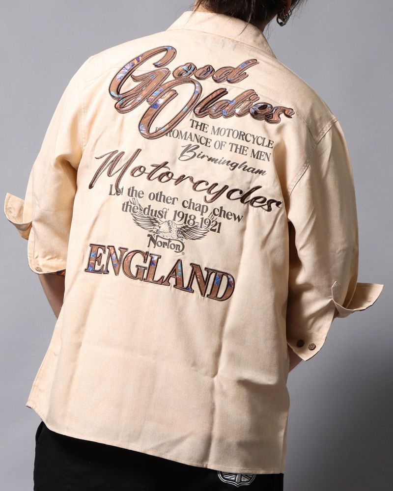 ベージュ：178cm/75kg(Lサイズ着用)