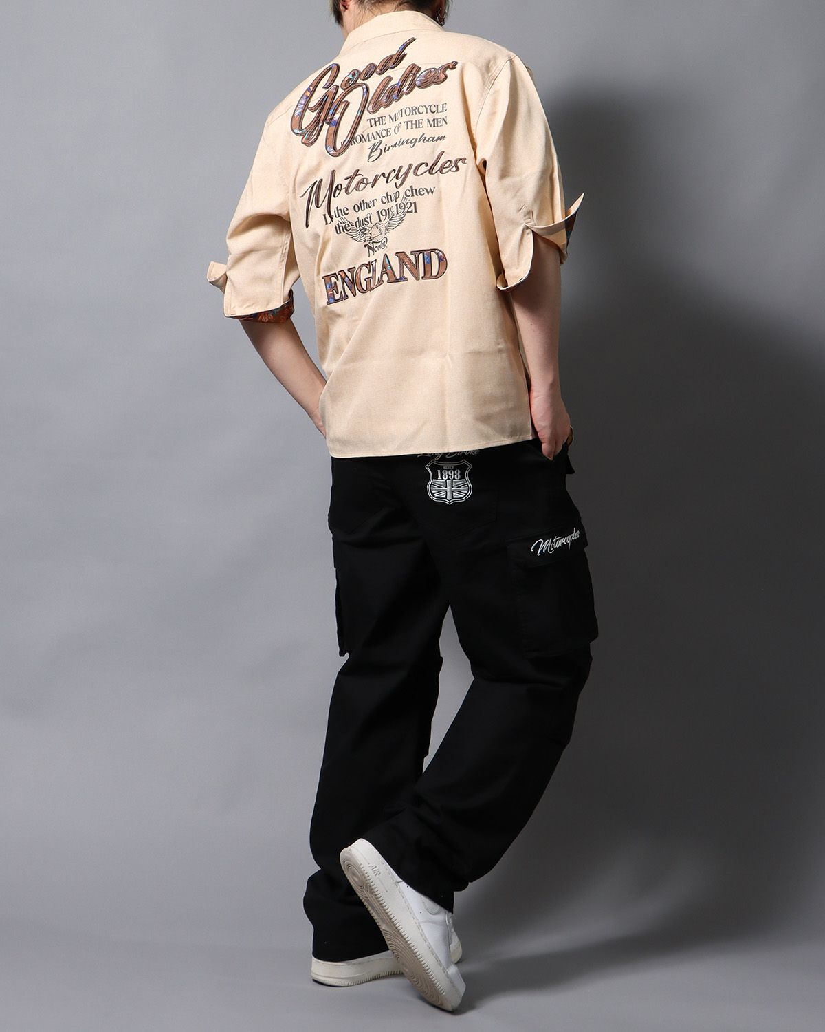 ベージュ：178cm/75kg(Lサイズ着用)