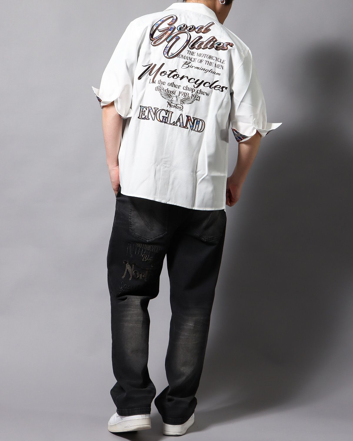 ホワイト：178cm/75kg(Lサイズ着用)