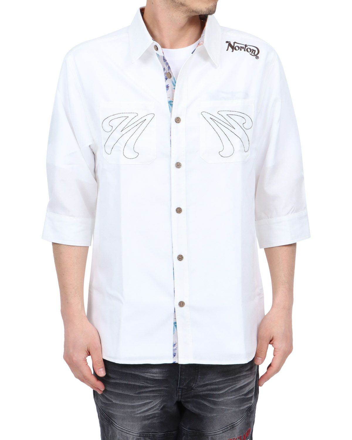 ホワイト：180cm67kg(Lサイズ着用)