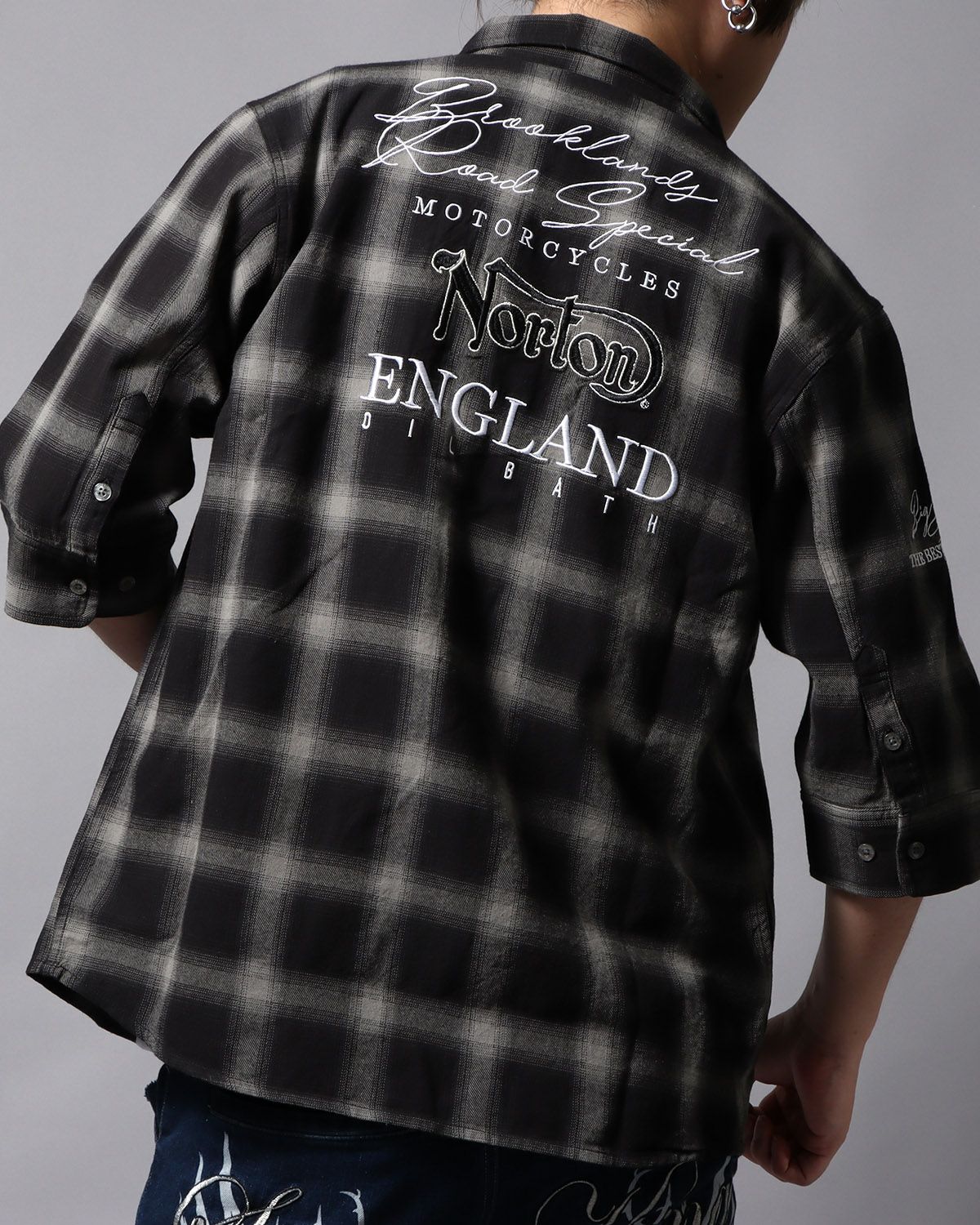 ブラック：178cm/75kg(Lサイズ着用)