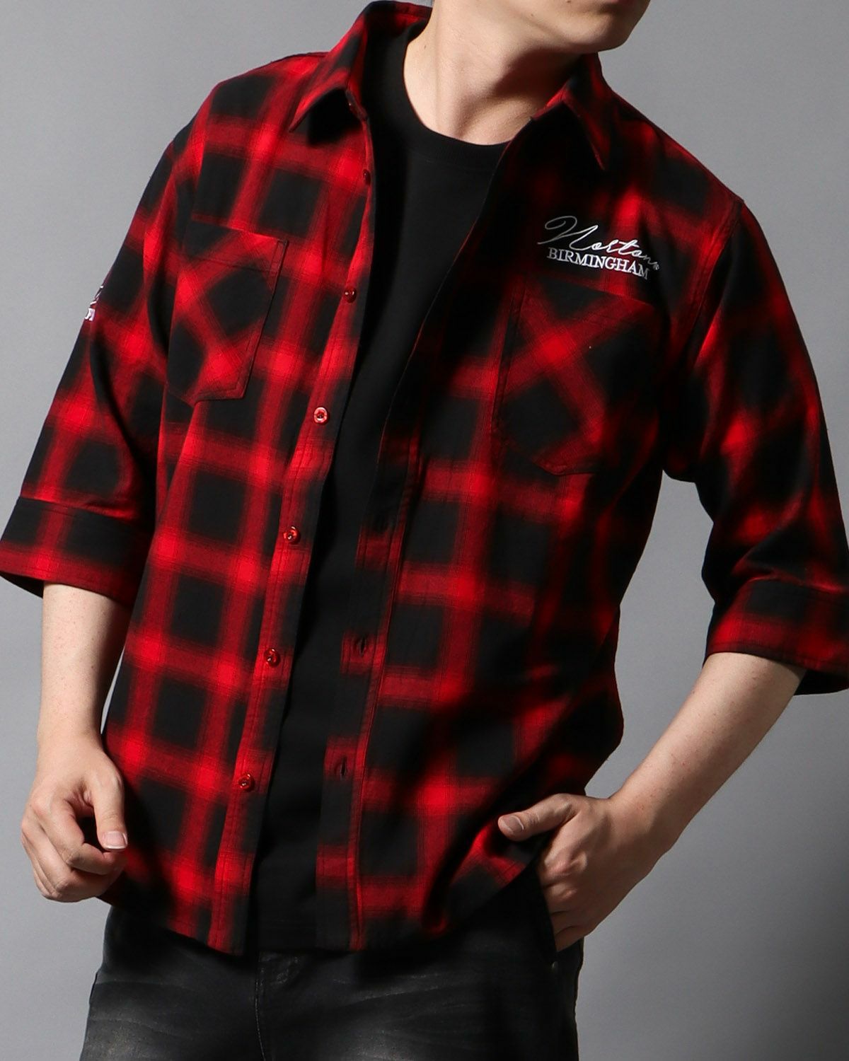 レッド：178cm/75kg(Lサイズ着用)