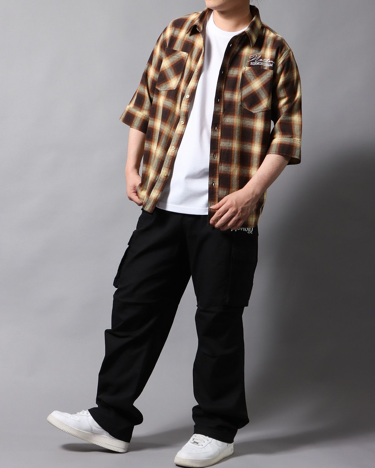 ブラウン：178cm/75kg(Lサイズ着用)