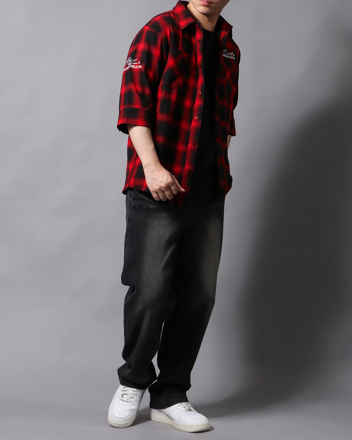 レッド：178cm/75kg(Lサイズ着用)