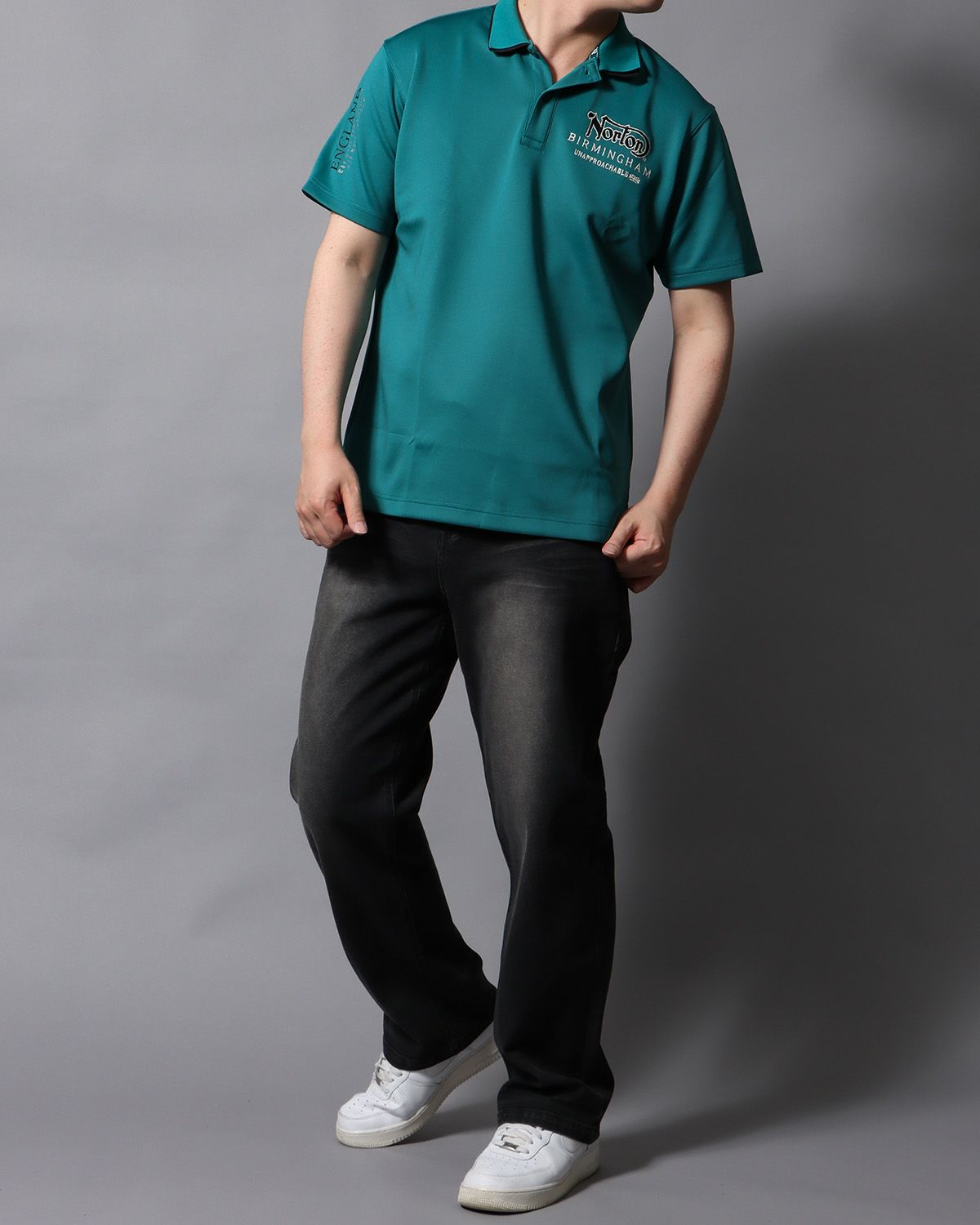 エメラルドグリーン：178cm/75kg(Lサイズ着用)