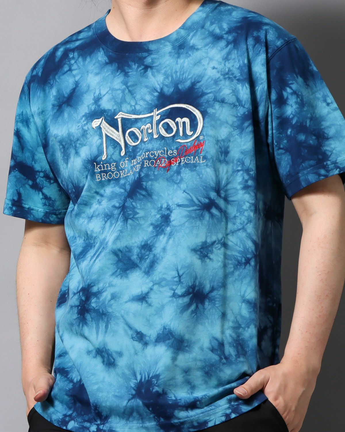 ブルー：178cm/75kg(Lサイズ着用)