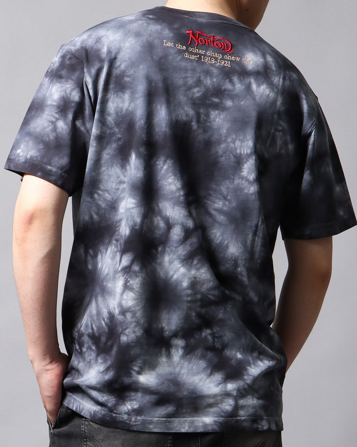 ブラック：178cm/75kg(Lサイズ着用)