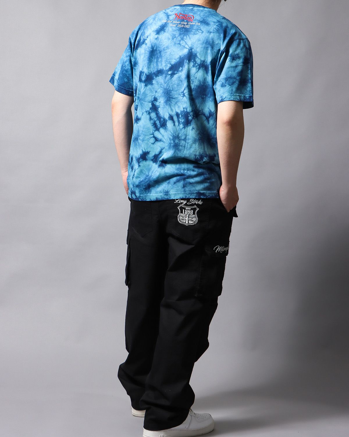 ブルー：178cm/75kg(Lサイズ着用)