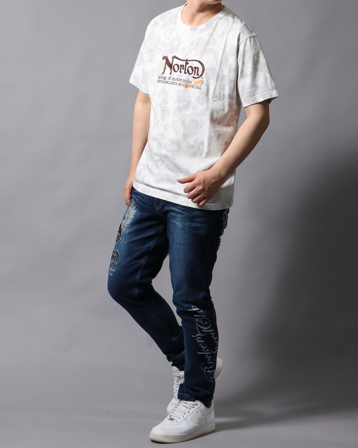 ホワイト：178cm/75kg(Lサイズ着用)