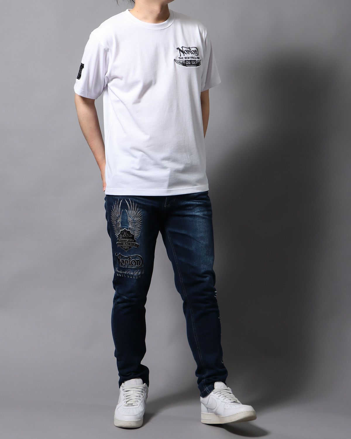 ホワイト：178cm/75kg(Lサイズ着用)