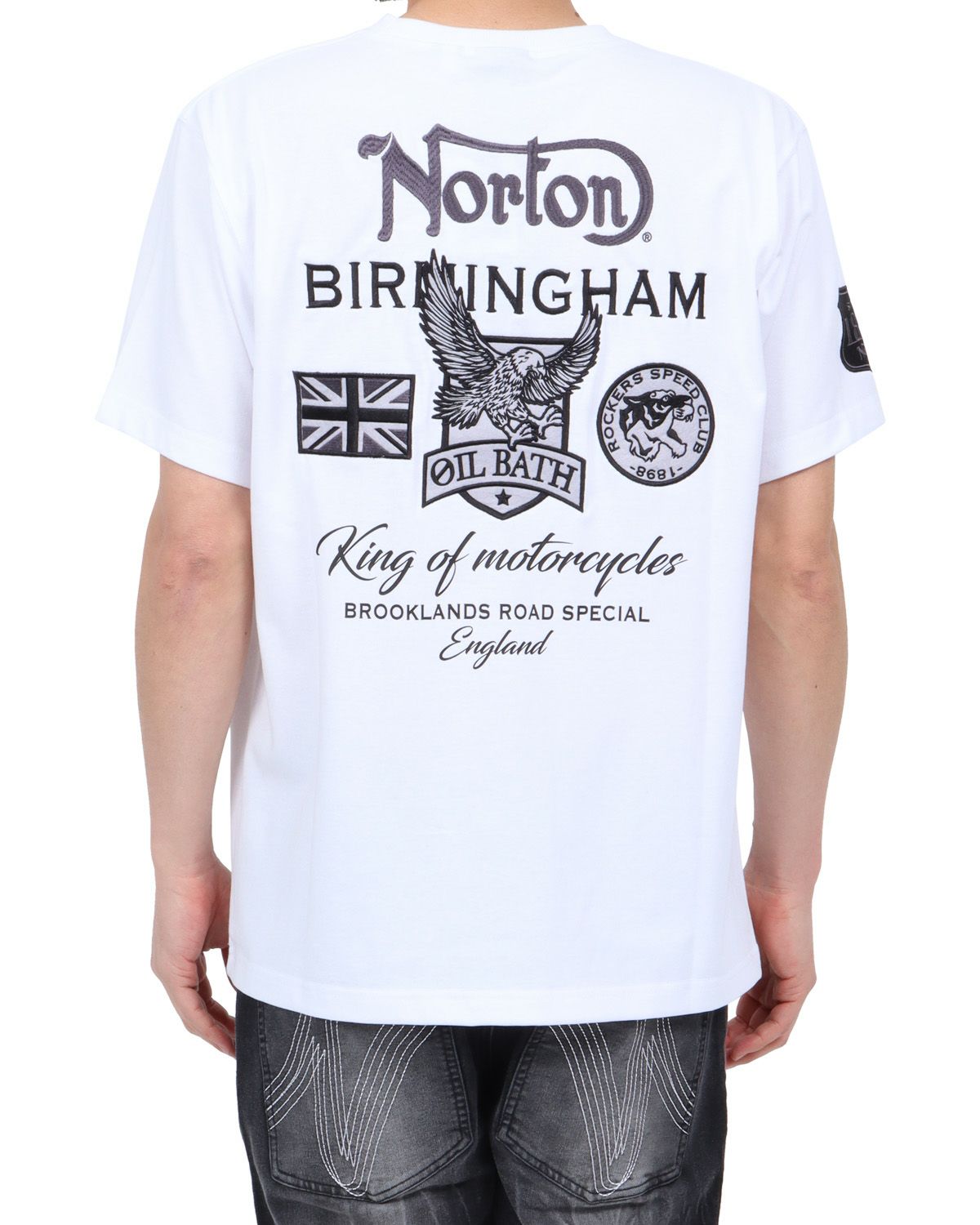 ホワイト：180cm67kg(Lサイズ着用)