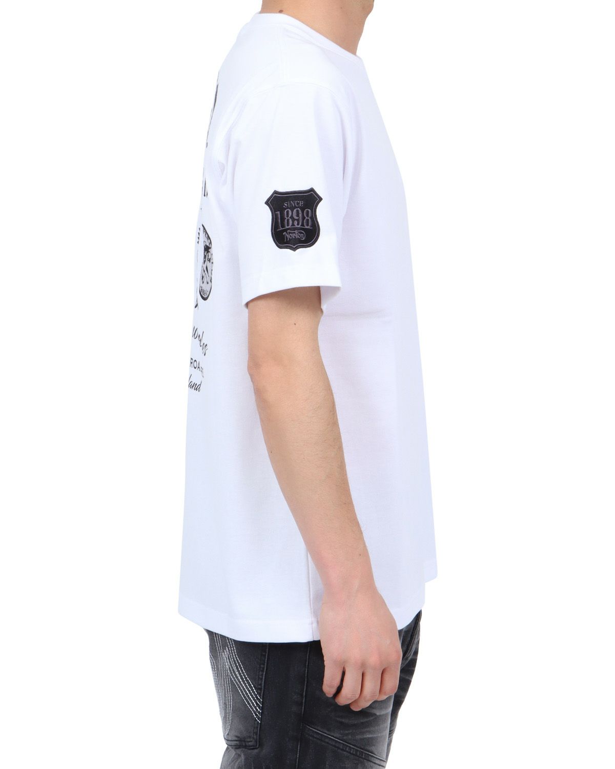 ホワイト：180cm67kg(Lサイズ着用)